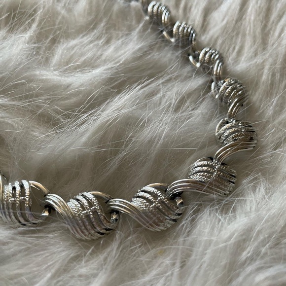 Vintage 80s Silver Shell Choker Necklace - Picture 2 of 3